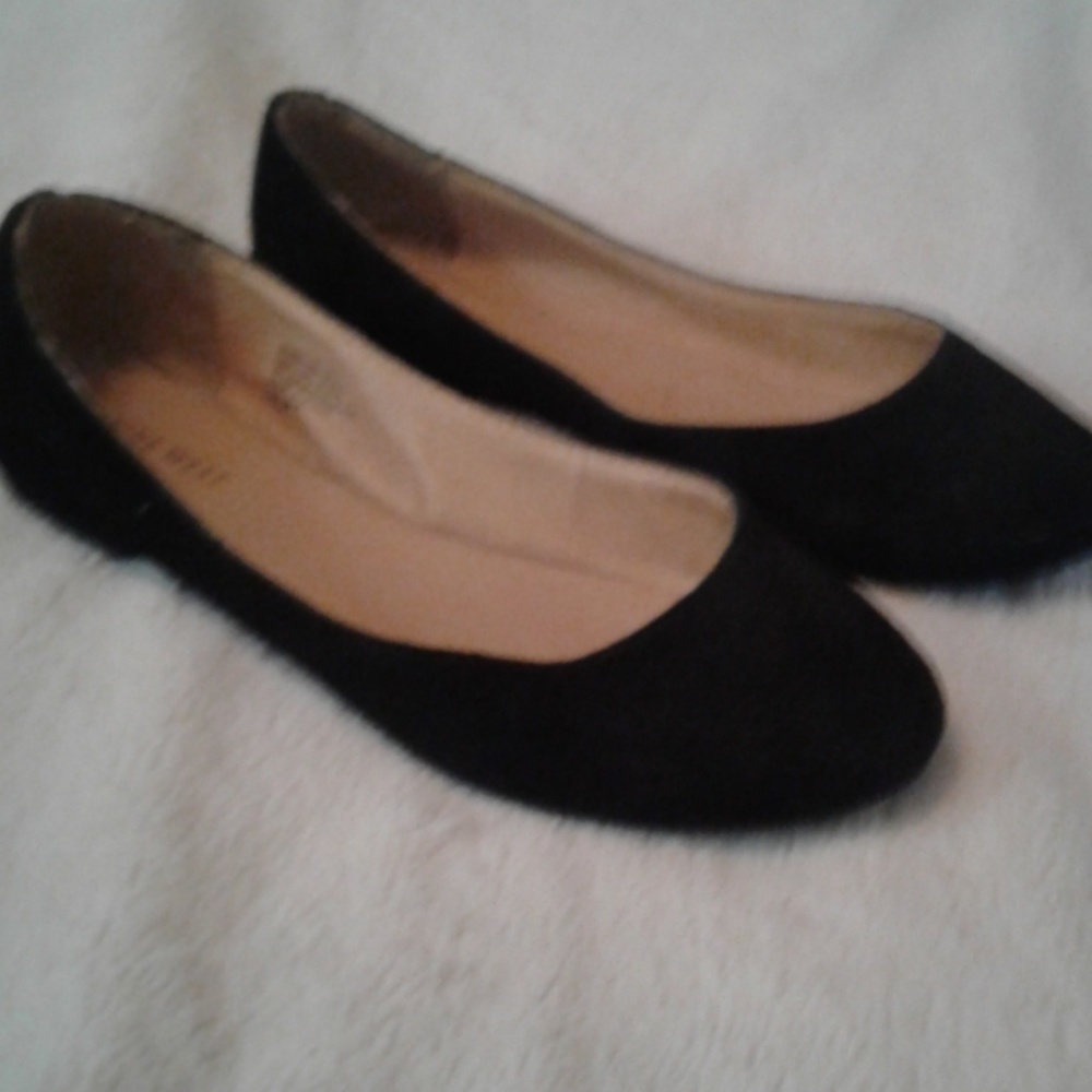 Nine West black suede shoe